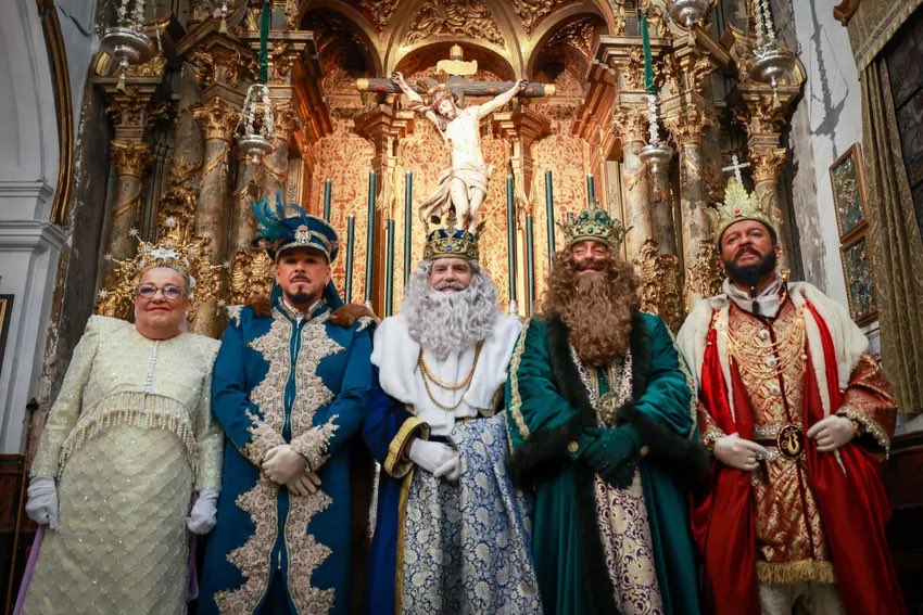 En el día de hoy hemos recibido una visita muy especial, SS.MM los Reyes Magos de Oriente junto al Cartero Real y la Estrella de Oriente. 

“Venid, adoremos al Señor”