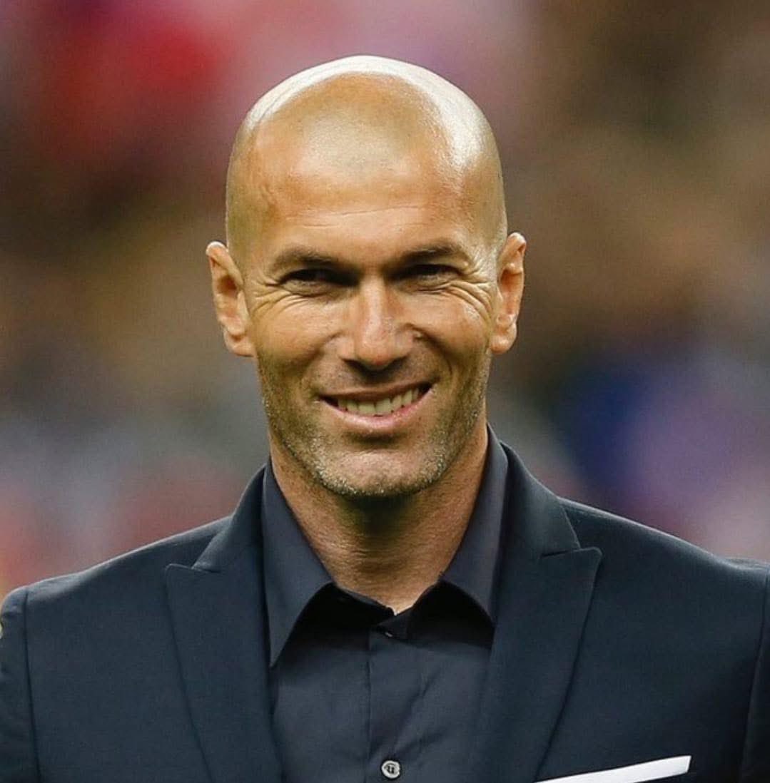 piesportsbooze's tweet image. 🚨 BREAKING NEWS 🚨

Zinedine Zidane is learning English so that he can reject Man Utd.