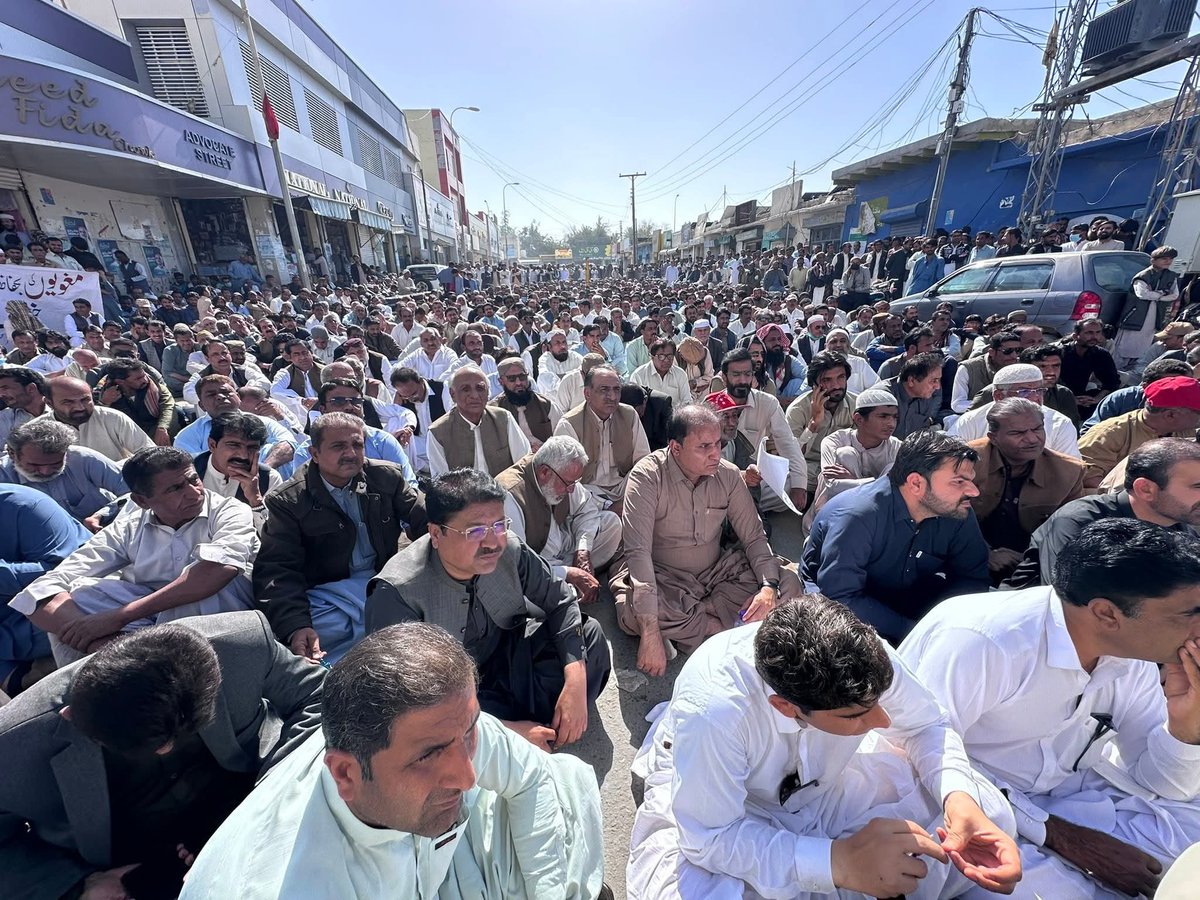 تربت سمیت ضلع کیچ میں بڑھتی بدامنی اور اغوا برائے تاوان کے خلاف آل پارٹیز کیچ کے زیر اہتمام نیشنل پارٹی کے سربراہ اور سابق وزیر اعلیٰ بلوچستان ڈاکٹر عبدالمالک بلوچ کی سربراہی میں احتجاجی ریلی و شہید فدا چوک پر جلسہ، ہزاروں افراد کی شرکت۔

#allpartieskech #nationalparty
