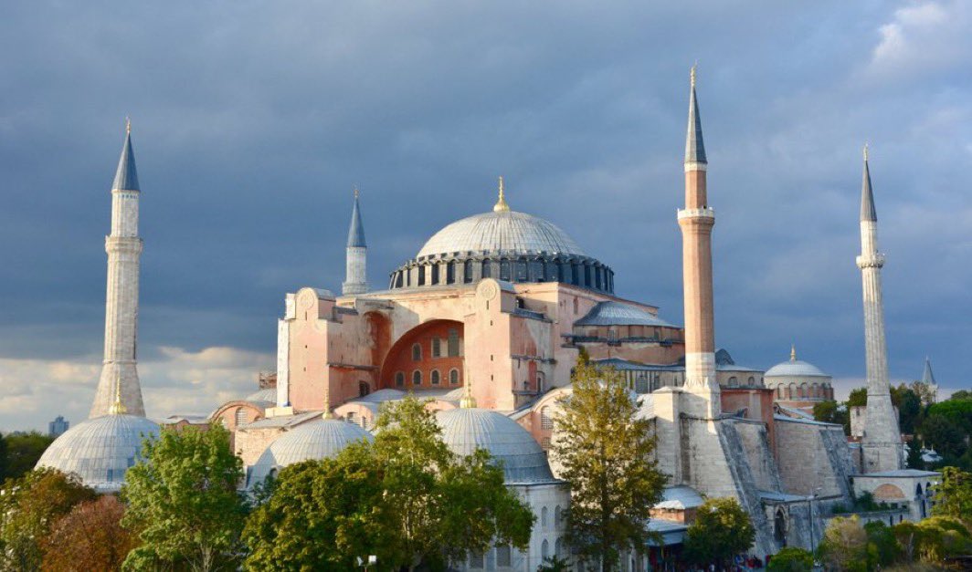 📣 Si vous ne voulez pas que le Sacré-Cœur finisse un jour en mosquée – car cela arrivera, comme cela est arrivé à la basilique Sainte-Sophie d’Istanbul, qui fut une église pendant plus de 900 ans –, alors réveillez-vous.

Pas demain.  
Aujourd’hui.