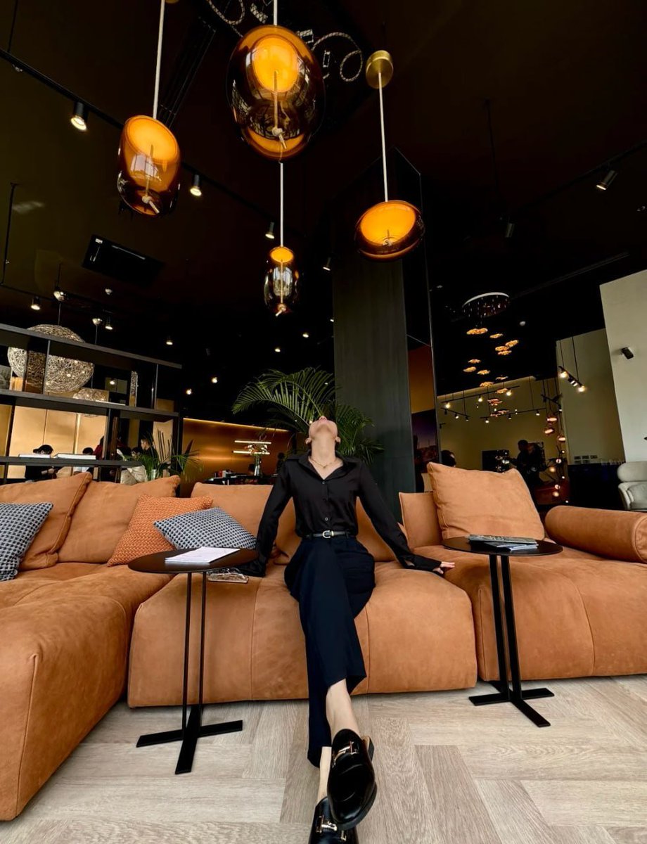 sanjaysurwase's tweet image. Chocolate heaven and design perfection 🍬 Adding beauty to every detail 💡 #InspoEverywhere