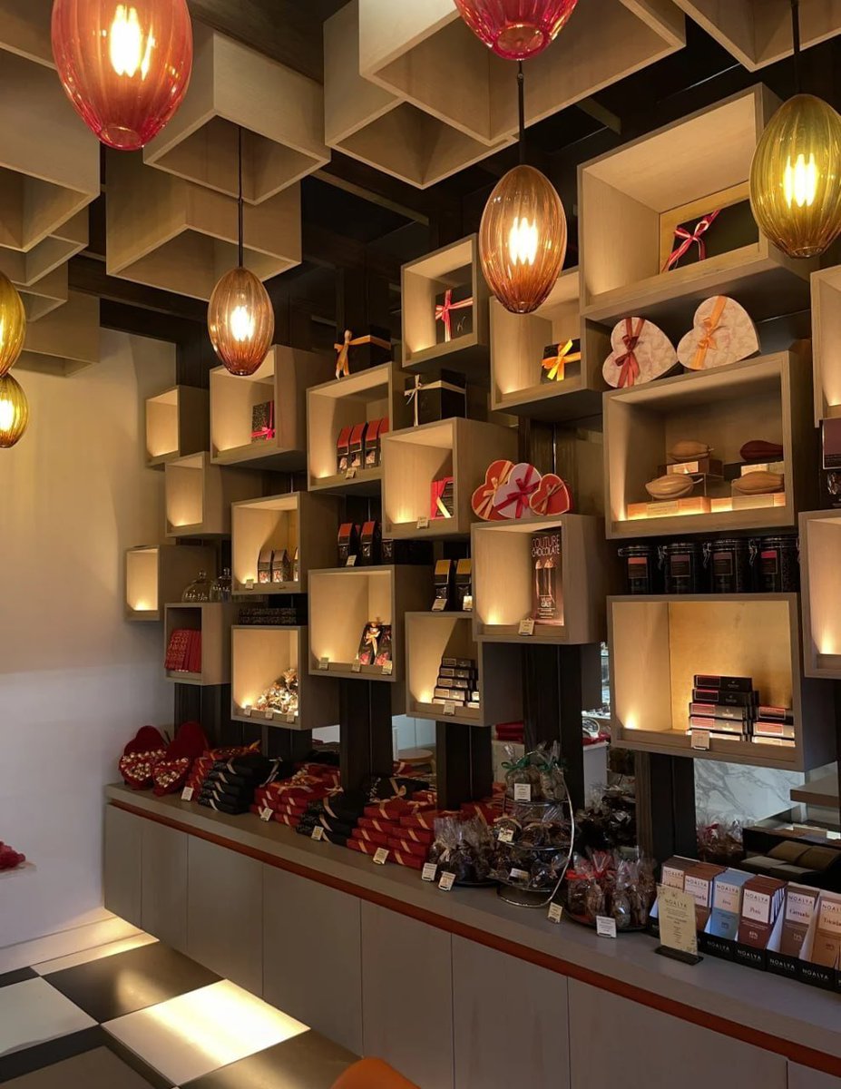 sanjaysurwase's tweet image. Chocolate heaven and design perfection 🍬 Adding beauty to every detail 💡 #InspoEverywhere