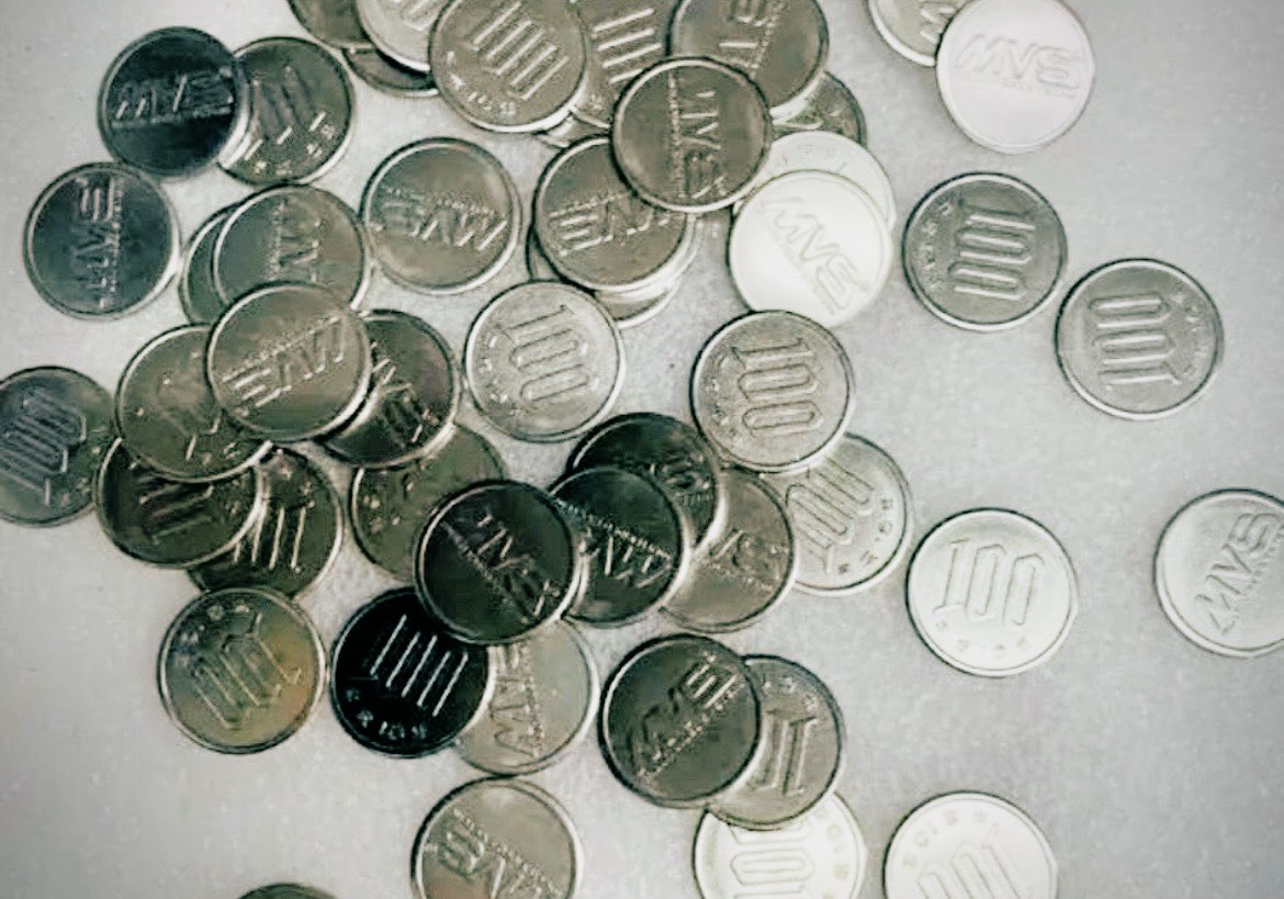 この『通貨偽造罪』に抵触しそうなメダルは、日本のゲームセンターの中古機を、中国国内で動かすためのコイン型メダルらしいですね😱 片面が日本の現行通貨100円白銅貨そのまんまなので、日本国内に持ち込めば法に触れる可能性がかなり高いので、どこを探しても無かたっん  ...