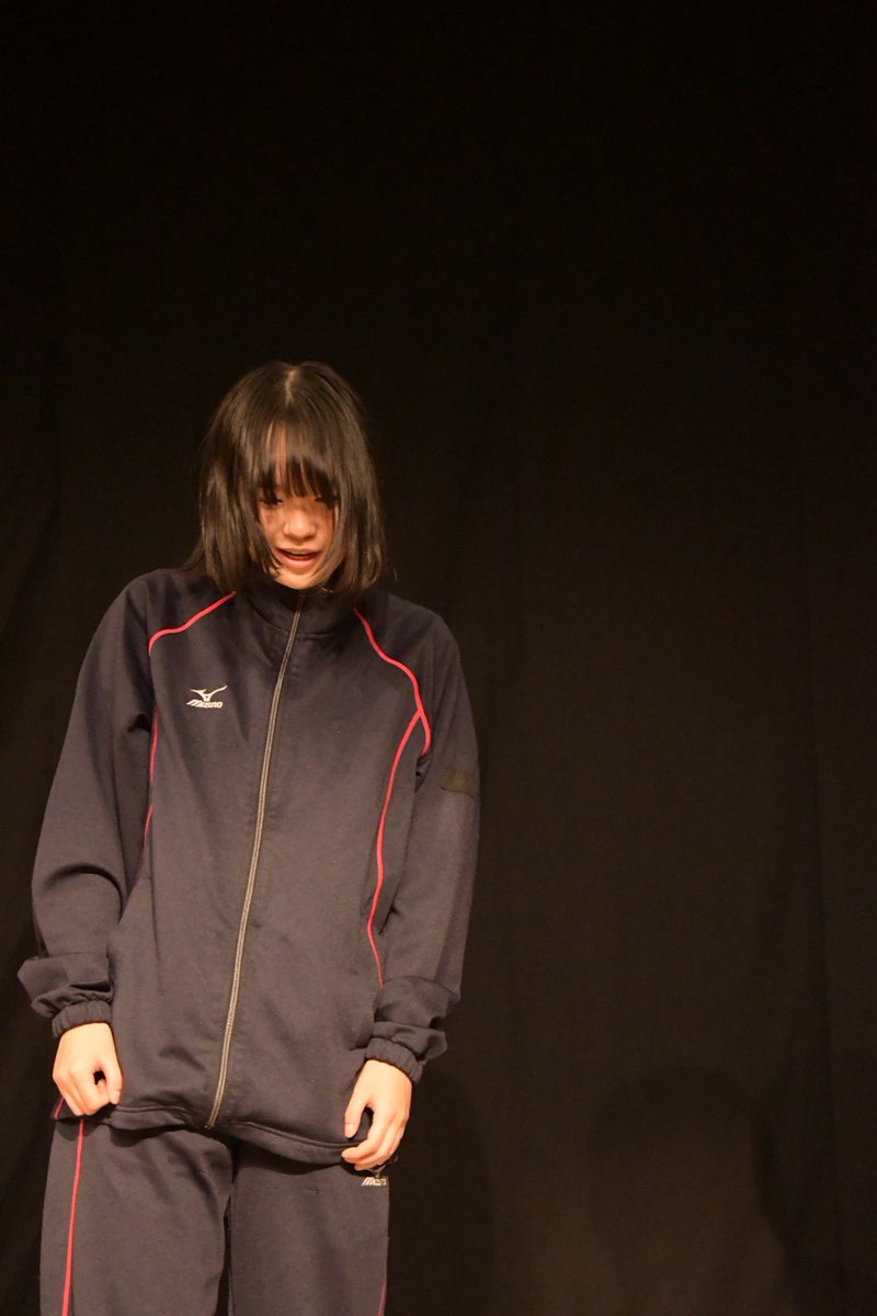 「いつかへ」アーカイブ配信販売中！！   キャスト紹介15人目（最終回）いつか役→石川真彩さん 吸収力と雑草魂が驚異的に備わってる人。周波数を未来に向けてるように感じる。当てがきしたら、すくすくと野生の「ひまわり」になりました。必見です！
#アンティークス　#いつかへ