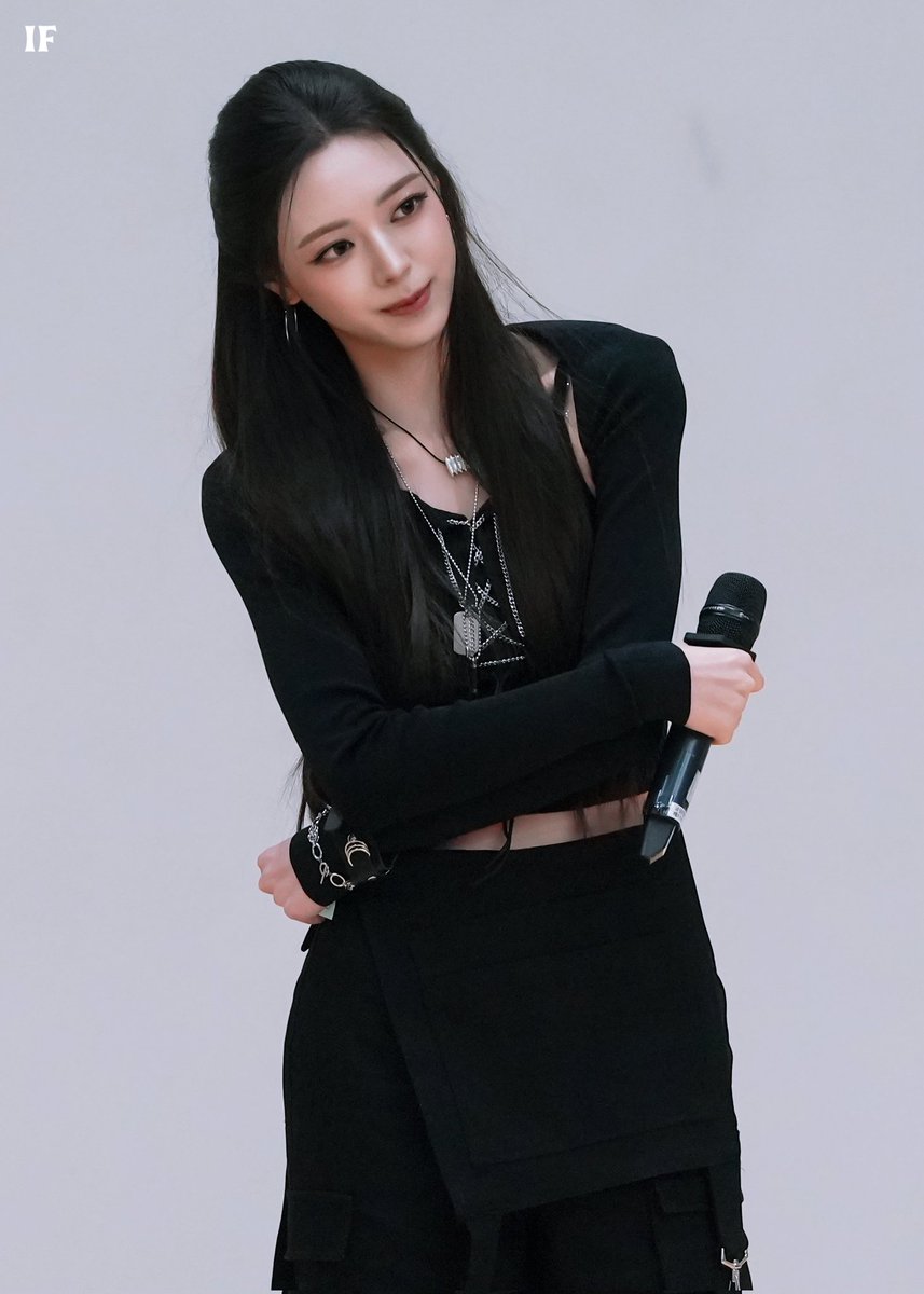 IF_YUNA_1209's tweet image. 251122 #yuna #유나  #ITZY #있지