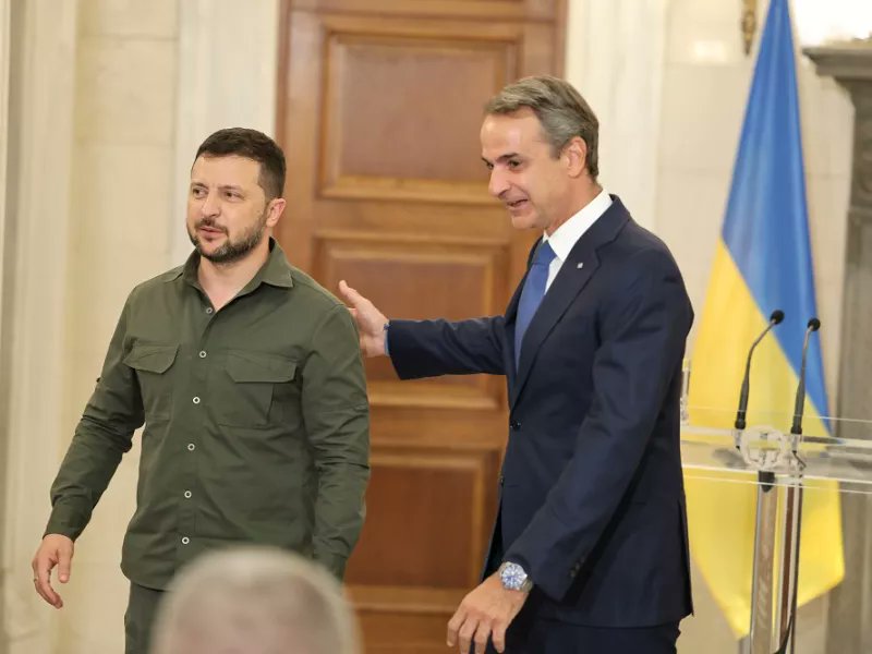 Κάποιοι εξανέστησαν επειδή ο πρωθυπουργός με την ατυχή δήλωση περί Βενεζουέλας έθεσε σε κίνδυνο την ασφάλεια των εκεί ομογενών μας.
Μήπως σκέφτηκε την ασφάλεια των ομογενών μας στην Μαριούπολη, τους οποίους βομβάρδιζε ο Ζελένσκι με όπλα που του χάρισε η ελληνική κυβέρνηση;🤡🤡🤡