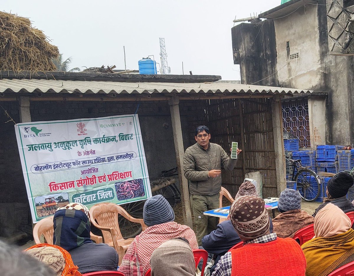 CRA_Bihar's tweet photo. जलवायु अनुकूल कृषि कार्यक्रम के अंतर्गत समेली प्रखंड, जिला कटिहार के मल्हरिया गाँव में किसान गोष्ठी का आयोजन किया गया। इस बैठक में किसानों को एकीकृत पोषक तत्व प्रबंधन (INM), लीफ कलर चार्ट के उपयोग तथा रबी फसलों में जल प्रबंधन की जानकारी दी गई।

@ramkripalmp @Agribih https://t.co/Z2asX2I3bt