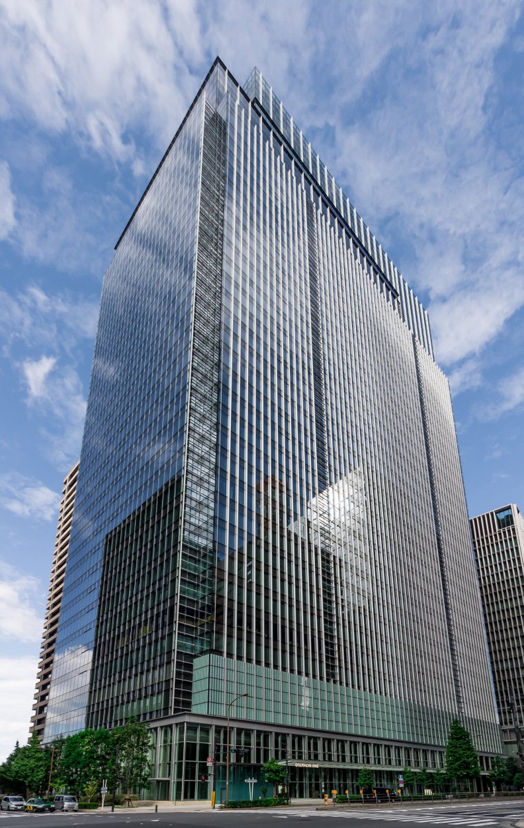 Internconnect24's tweet photo. 【金融業界唯一のオアシス🧖‍♀️〜福利厚生が異次元すぎて一生勤めたい会社〜】
会社名：農林中央金庫
初任給：約30万円

・高級マンションに格安で住める
・銀座まで徒歩圏内の社宅も
・都内3LDKに1万円程度で住める🏙️
(結婚した場合)
・30歳で年収約1,000万円
・40歳で年収約1,500万円💸
・転勤約束手当7万円、実際の転勤で9万円と転勤手当だけで16万円支給
・高確率で東京勤務
・社宅は基本的に綺麗で広い
・年功序列なのでみんなお金持ち
・学歴フィルター無し(マーチ、関関同立の採用実績あり)
#27卒 #28卒 #就活 #転職