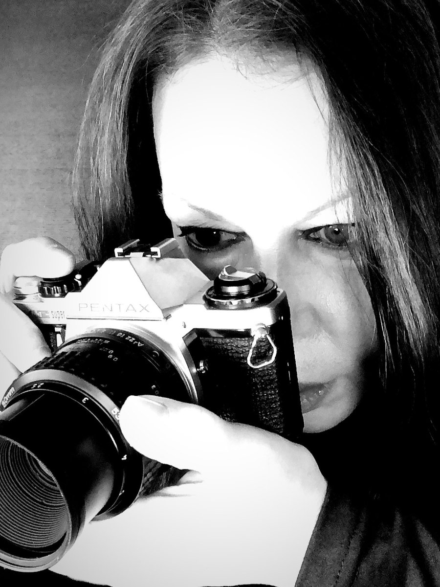 Cindy_Cinnamon's tweet photo. J’ai ajouté en Story sur Instagram/Facebook @cindysdarkroom tous les détails (photos/videos)de la séance argentique d’hier ainsi que du dev du film
.
.
MUA:  MySelf
Photographie: MySelf
https://t.co/8lm3rmzktp 
.
.
.
.
.
#Pentax #PhotoArgentique #PhotographieArgentique #FilmLab https://t.co/dfd7QBW14F