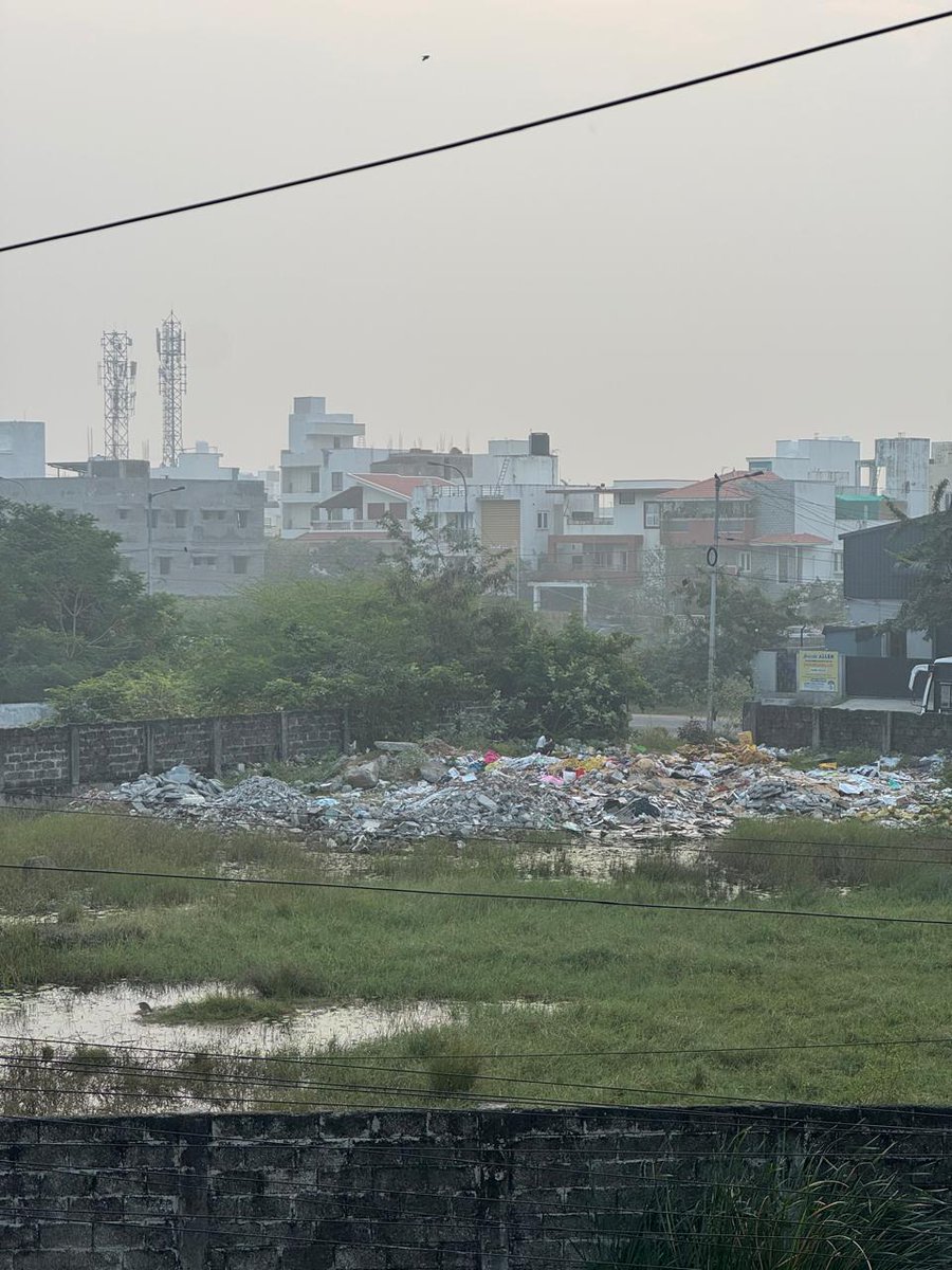 fomrra's tweet photo. Despite complaints to #CMCell this illegal #garbage #dumping and #burning in a private open plot in #Sholinganallur has not been addressed. @Tnpcbofficial @CMOTamilnadu @chennaicorp
https://t.co/aD3n7OKaVt https://t.co/yAyDGrOTvx