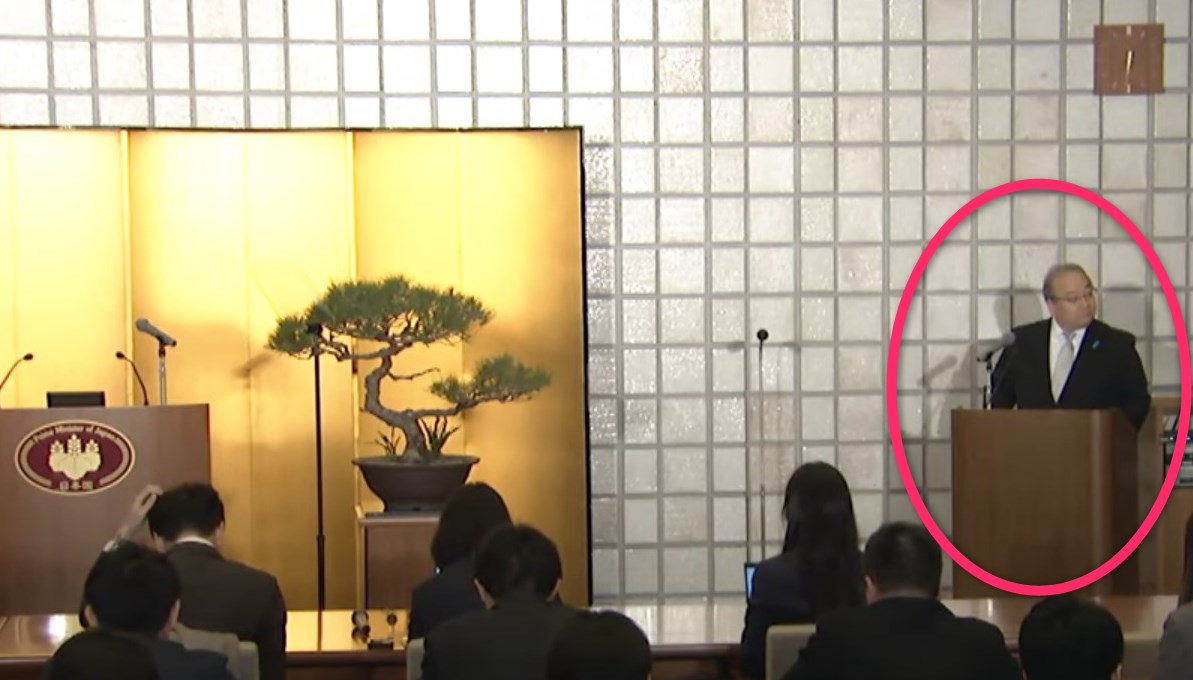 今日の高市さんのおっかなびっくり原稿音読年頭記者会見

で、あのアベノマスクを発案し日本を不安のどん底に突き落とした佐伯耕三さん登場・・・あぁ・・・