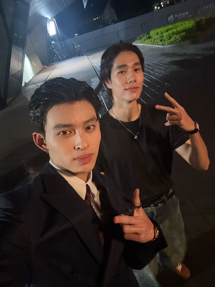 Me and the pretty bisexual photographer i pulled by weirding him tf out.