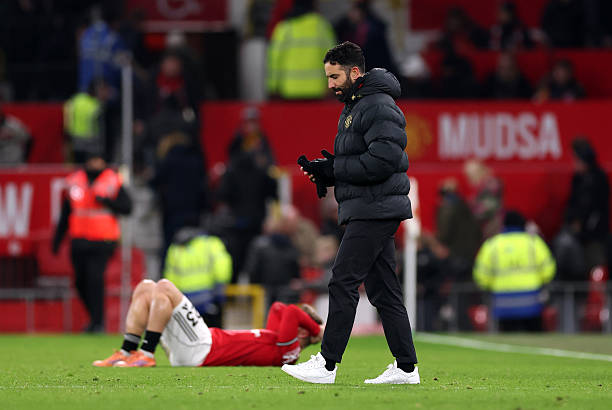 Cantona_Collars's tweet image. Four points on Amorim's sacking:

1. His football was truly horrific - can have no arguments about being sacked

2. Omar Berrada hired a dogmatic and inflexible manager who insisted on playing a formation that absolutely was not suited to our squad - this is a sacking offence

3.…