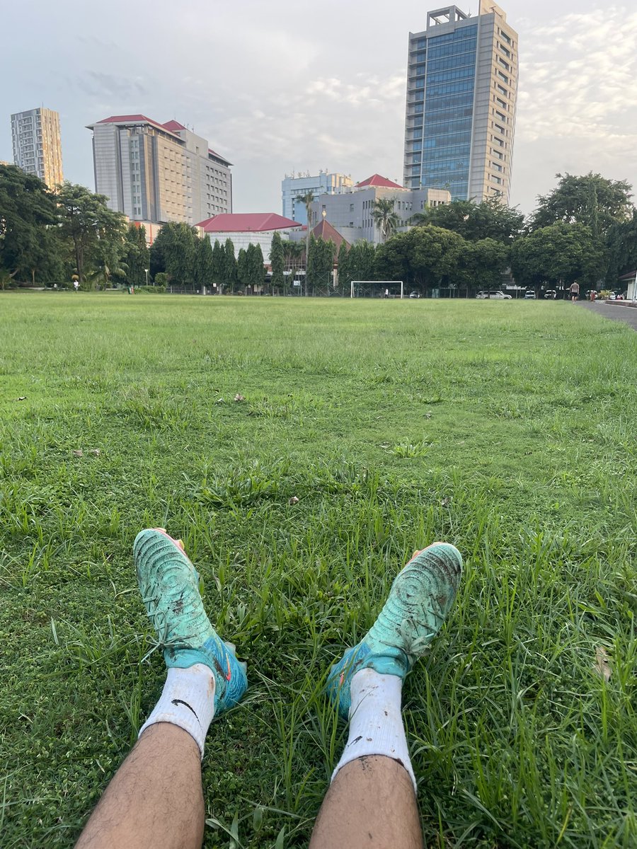 Infinitylimitls's tweet image. Day 5 jadi pengangguran 
Aktivitas bangun siang, sore main bola