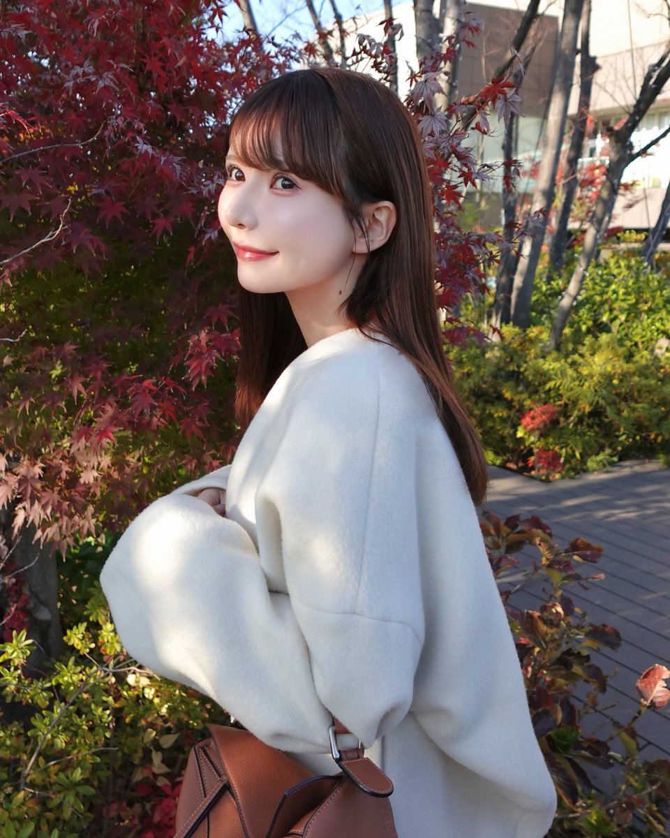 hataharuka's tweet photo. この日は少しマットめなメイクにしたよ☺︎
ノーポアブレムプライマーでメイクの持ちをキープしつつ、毛穴カバーをしてお出かけにぴったりなさらふわなお肌に♡
長時間のお出かけにぴったりなメイク下地です🍂
#PR #touchinsol #メガデビュー #Qoo10 https://t.co/ua3lYYD2FD