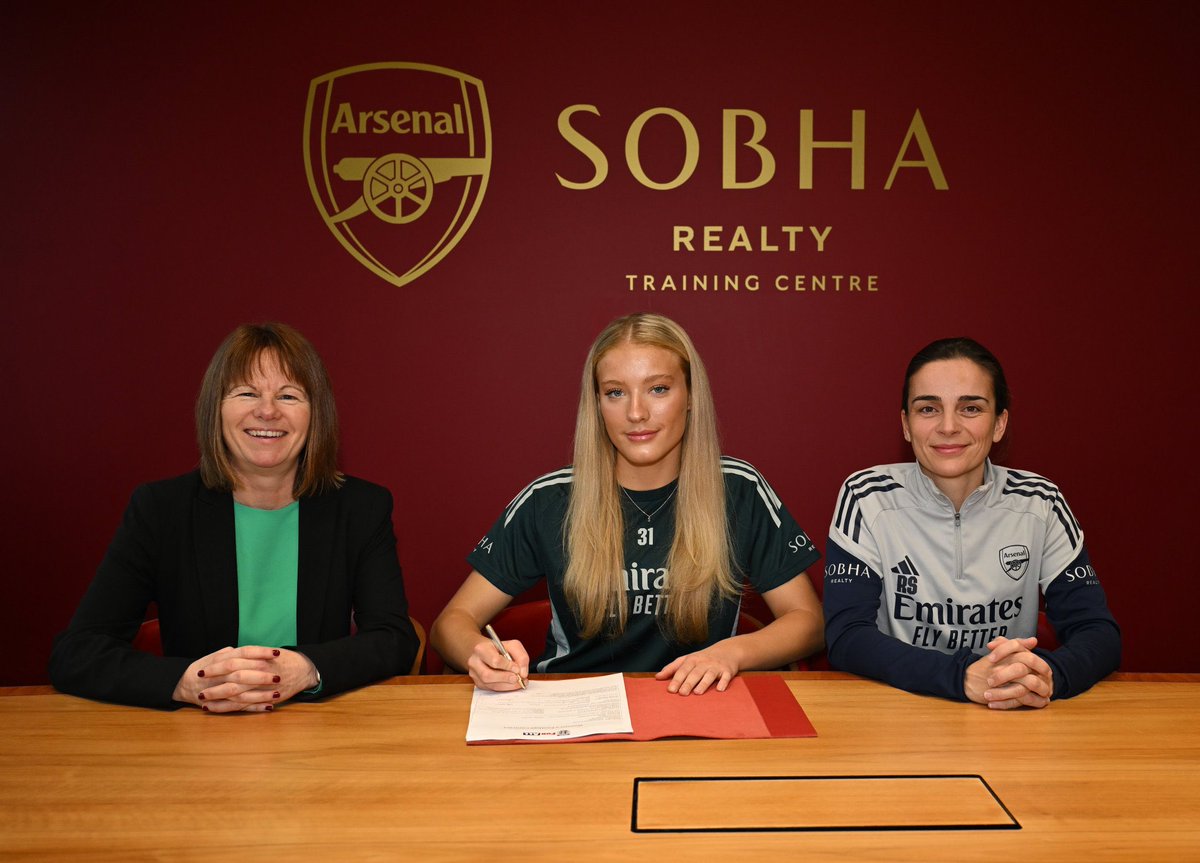 afcstuff's tweet photo. 🚨 Official: Arsenal Women have completed the signing of Smilla Holmberg (19) from Hammarby IF on a long-term contract. ✅✍️

Welcome to The Arsenal, Smilla! ❤️🇸🇪 https://t.co/TgqctvMhaR