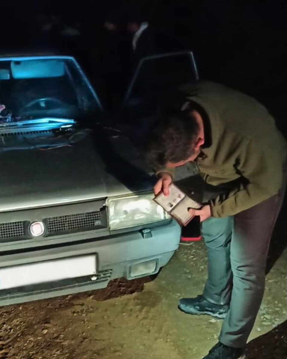 Far Avı Yapan Şahıslar Yakalandı!

Konya’da alınan bir ihbar üzerine harekete geçen ekiplerimiz, far avı yapan 4 şahsı tespit etti.

Şahısların kullandıkları otomobil ile ruhsatsız av tüfeğine el konuldu.

Ayrıca şahıslar hakkında ilgili kanunlar kapsamında toplam 81.604 TL idari