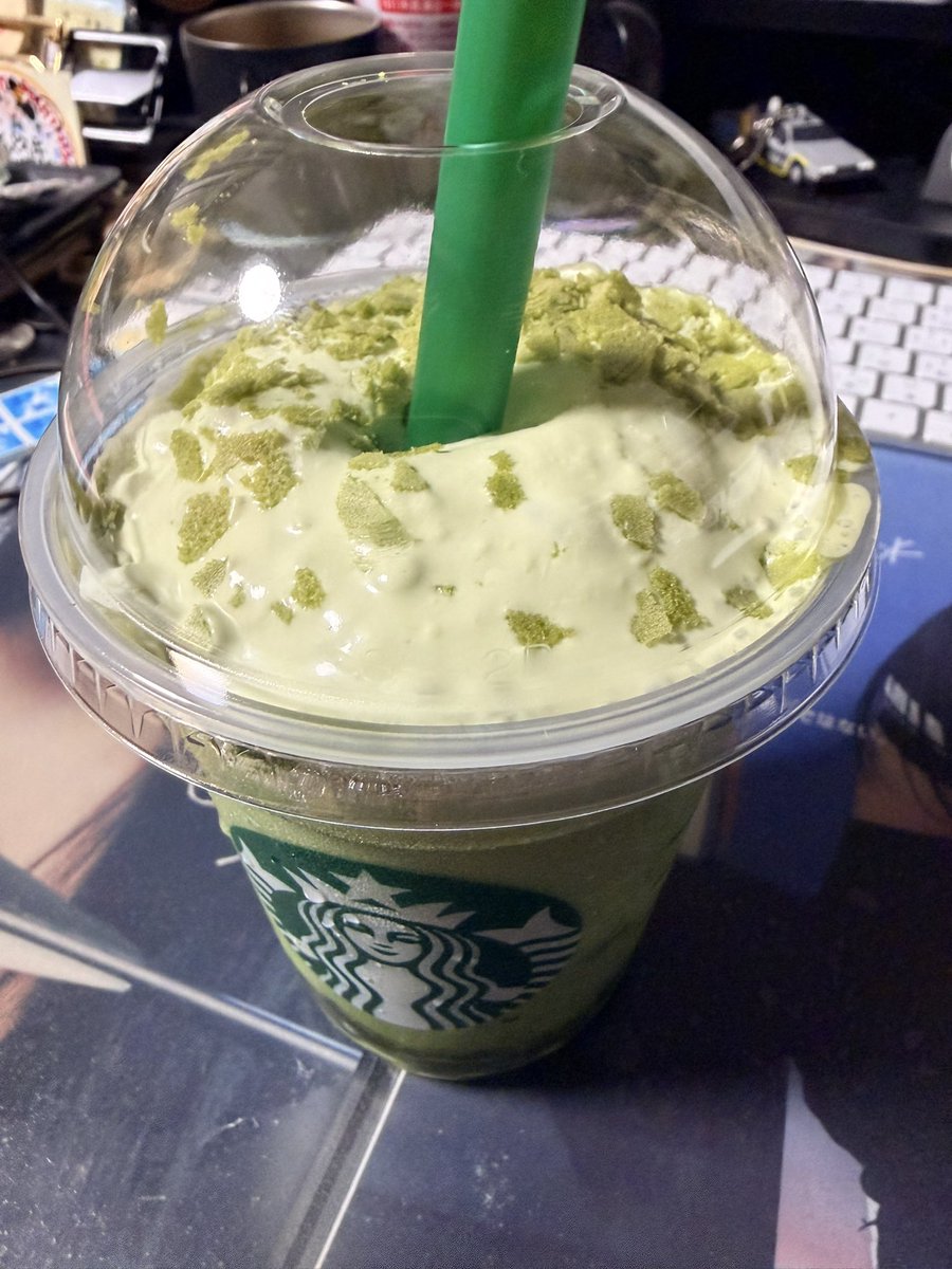 今年最初のスタバは「玉露フラペチーノ」でした🥤
この玉露の渋い苦味が、今の自分の心のようでした。