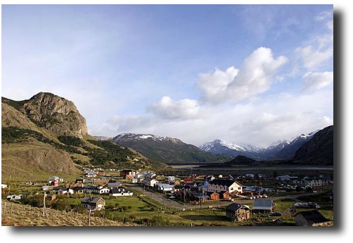 ConocerDel's tweet photo. El Chaltén es un pequeño pueblo situado en el Parque Nacional Los Glaciares, en Argentina. Su espectacular belleza, en plena naturaleza, atrae cada año a miles de turistas deseosos de aventura, y también a amantes de los deportes de montaña.
https://t.co/sSEs75rujA https://t.co/7gdisHz3Ri