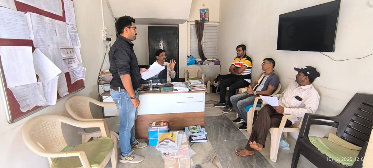 ટીબી મુક્ત ગામ અને શાળા પહેલ

ધ્રોલ તાલુકા ની શ્રીમતી પ્રીતીબેન રજનીકાન્ત મહેતા પ્રાથમિક શાળા-નથુ વડલા ના 

૧ આચાર્ય ,૨ શિક્ષકો અને ગામના સરપંચ ટીબી દર્દીના psychology support માટે નિક્ષય મિત્ર માં જોડયા.
#TBHaregaDeshJeetega #TBMuktBharat #tbmuktgujarat #endTB #EndTBNow