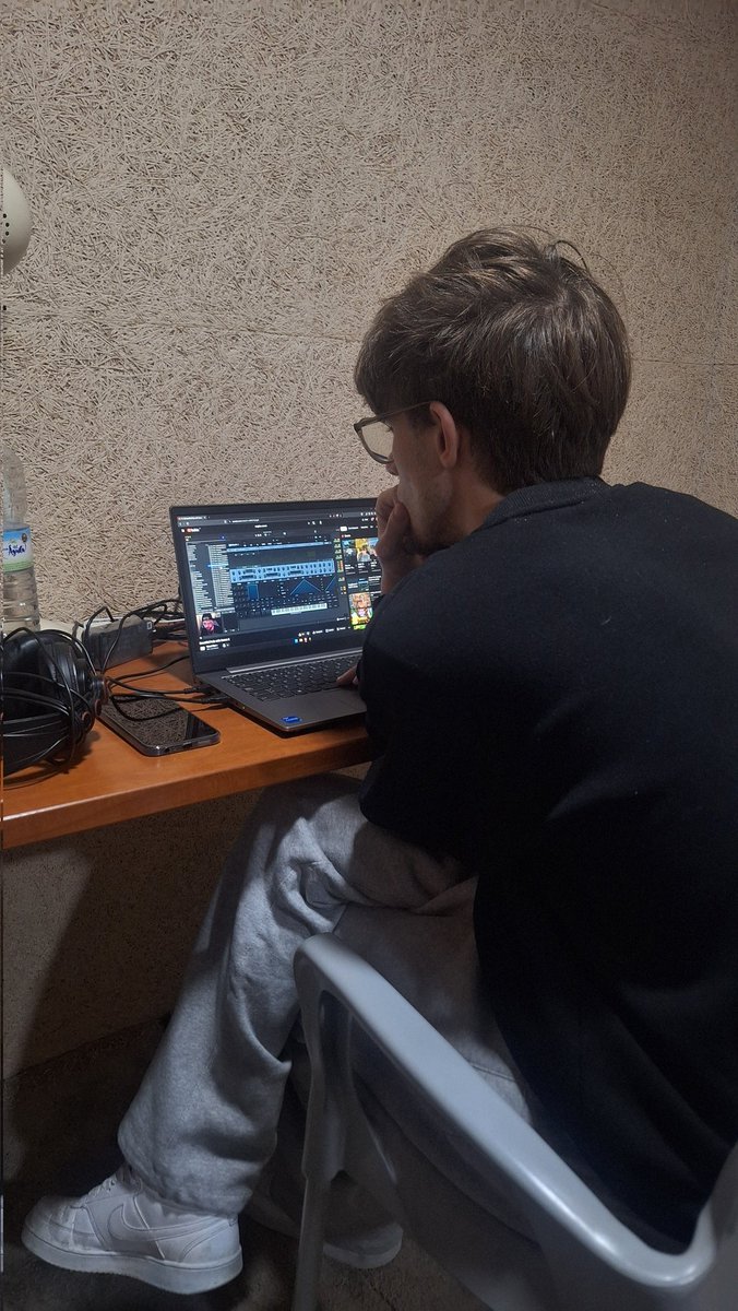 acabamos de singal y se pone a ver un tutorial del Serum