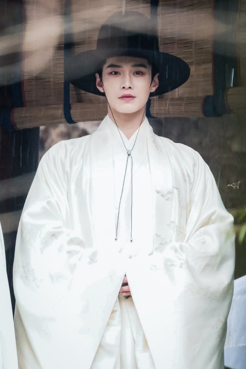 huanxichiis's tweet image. STOP XIAO JINGXI YOU ARE SO DROP DEAD HANDSOME

#RebornOfTheRightful #heyu #何与 #窈窈有期