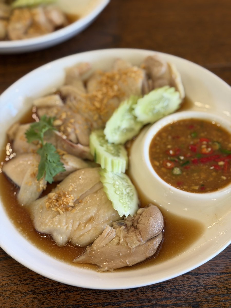 RiderBz's tweet photo. ข้าวมันไก่ที่อร่อยมาก ราคาก็ดี ชุดละ70บาท ไก่นุ่ม ข้าวหุงสวยมันกำลังดี The Green #สิงห์บุรี https://t.co/1EIchAlnaZ