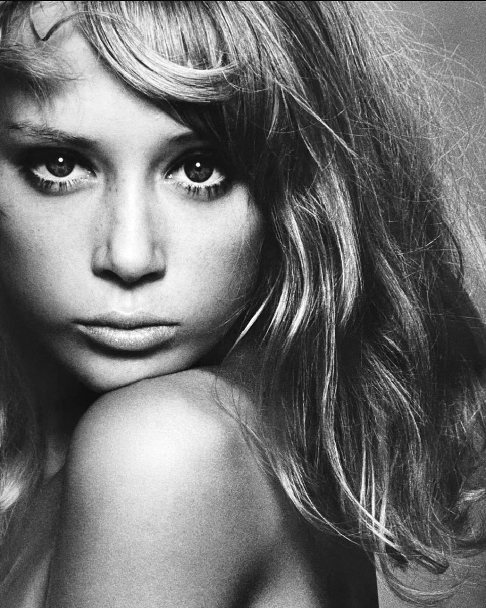 groovyboyd's tweet image. Pattie Boyd, 1964 
📸 by David Bailey