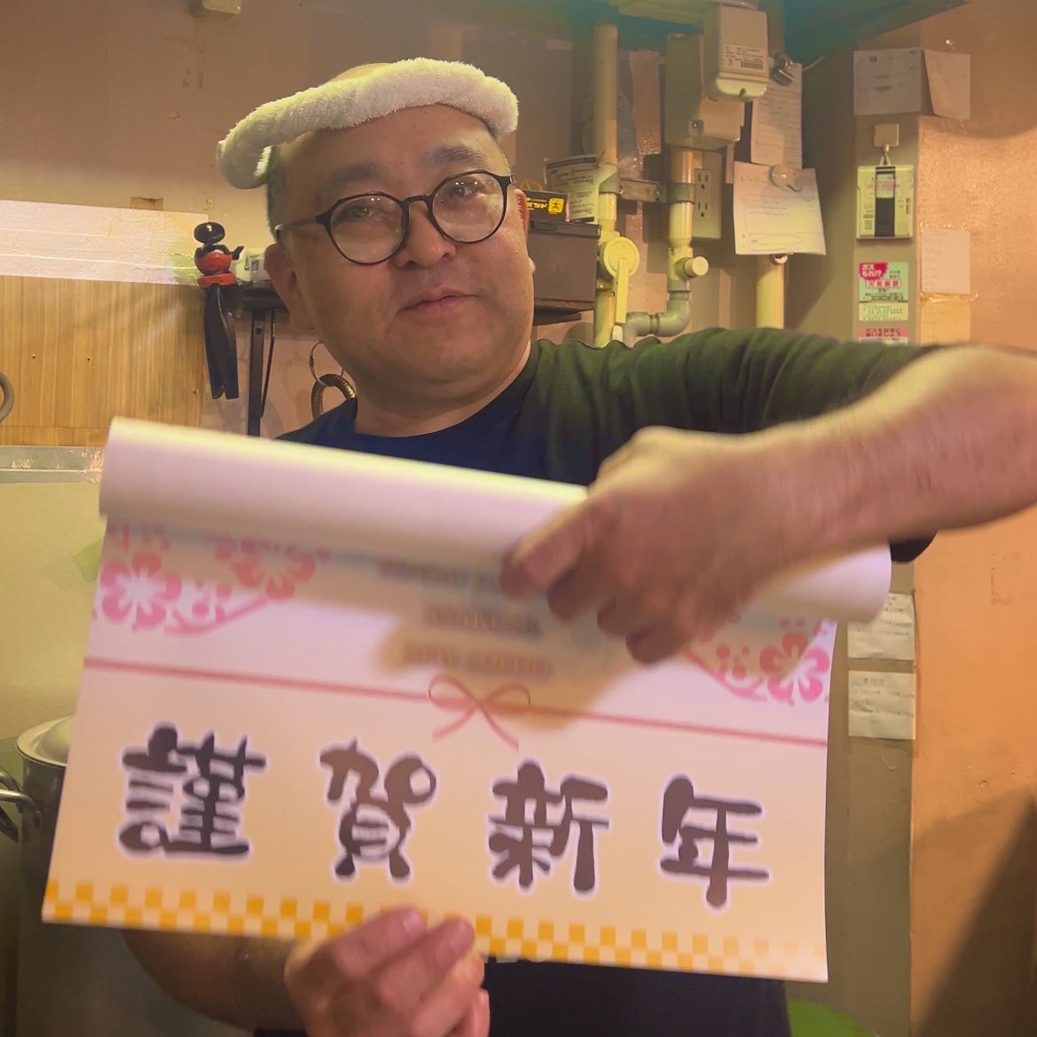 hare_to_ke's tweet photo. 年末に喜島さんと会った時の動画です。

https://t.co/XLh6IxRzHt

#喜島春樹 #ハレとケ #仕事始め #2026年もよろしくお願いいたします #浅草 #浅草チカコ #天才やきそば https://t.co/3IUNFWdHs6