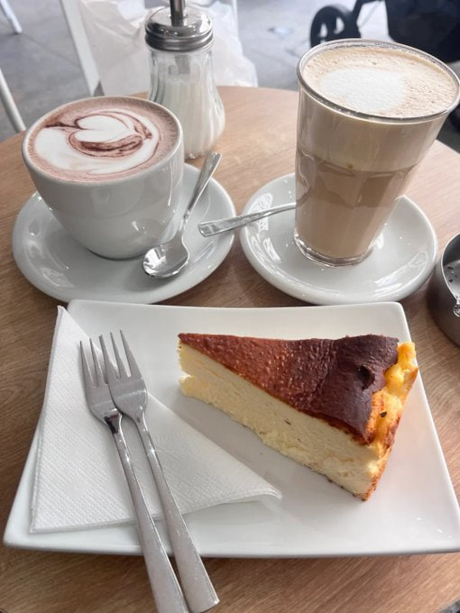 Poppyq7ye's tweet photo. Embracing the morning vibes with a perfect blend of coffee and a heavenly spread of pastries. Good morning, world! ☀️📷<🍰 https://t.co/aPy8umepOD