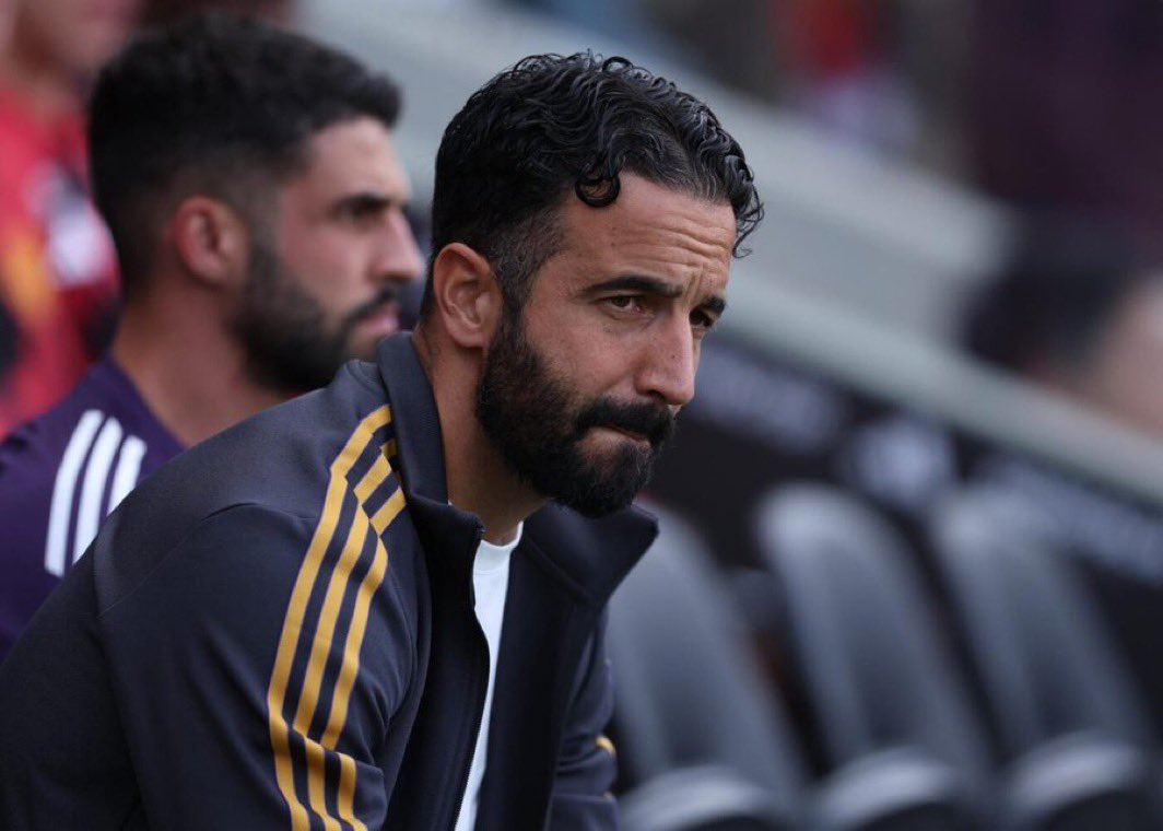 Cbetgg's tweet photo. Ruben Amorin has been dismissed from Manchester United after one year.

This is a logical decision because, even with injured players, he never made the right decisions during matches.
#MUN https://t.co/uV4MqJiqcx