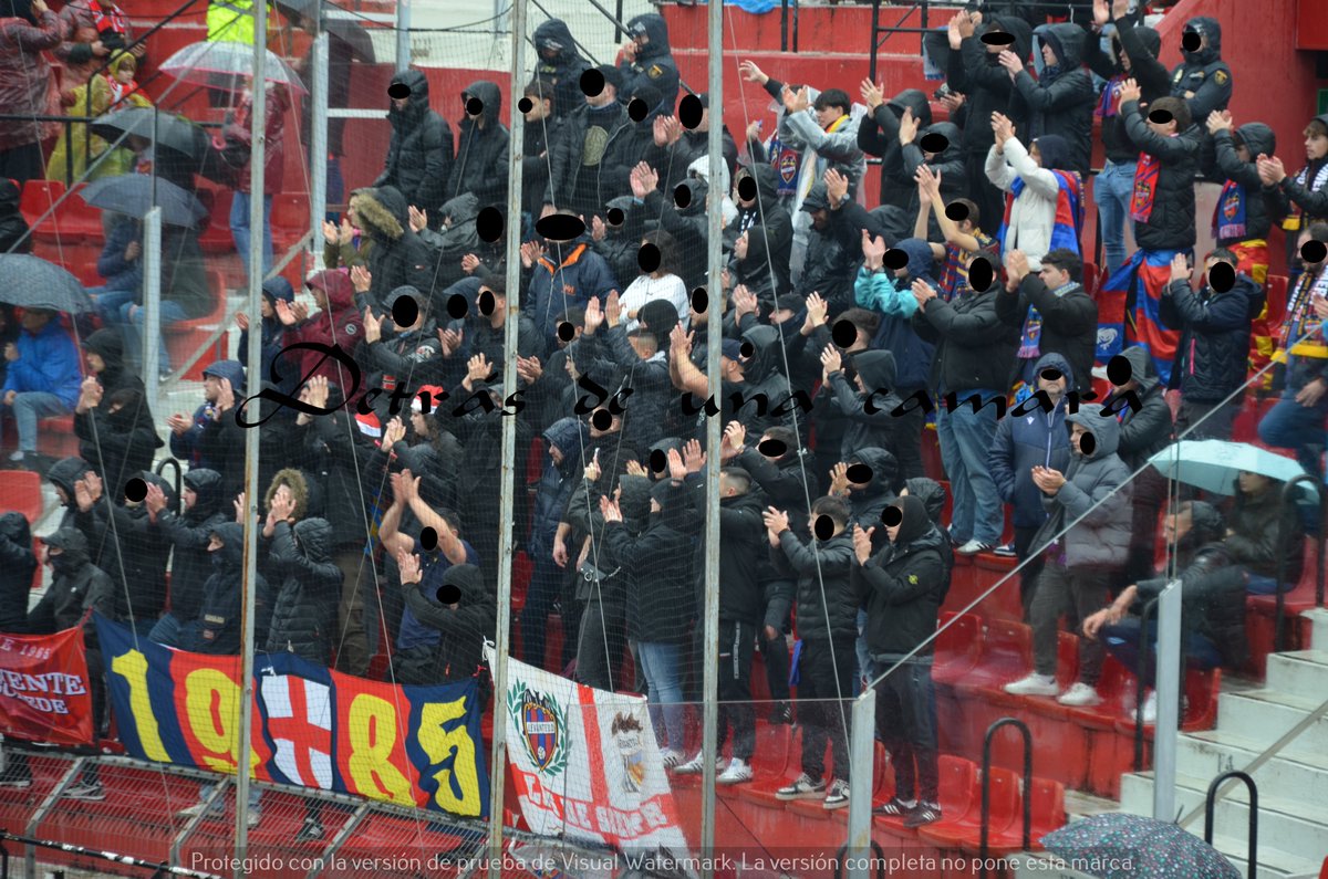 LA GRADA DETRÁS DE UNA CÁMARA tweet media