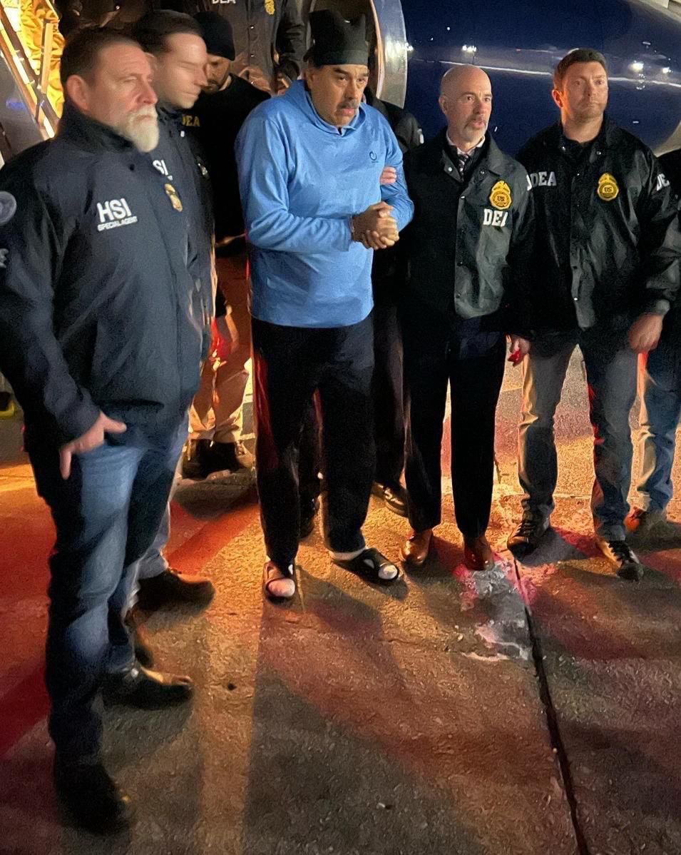 No sabíamos que lo que pasaba en el #LaCasaDeLosGemelos2  era premonitorio. #Venezuela #MaduroCapturado #maduro