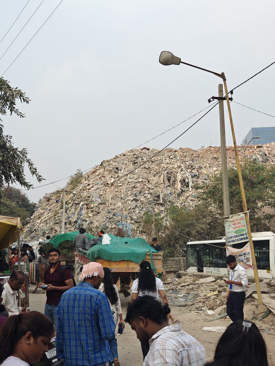 realhyderabad86's tweet photo. The pile of garbage in the core of Raidurgam is a complete disgrace.
Dumping continues unabated, in broad daylight.

For an area commanding some of the highest land prices in Hyderabad, this is shocking and frankly scary.

@Comm_HYDRAA @GHMCOnline @CommissionrGHMC @gadwalvijayainc

Do we have a concrete plan to address this in 2026?

This is not about optics.

It’s about health, safety, and basic urban dignity.