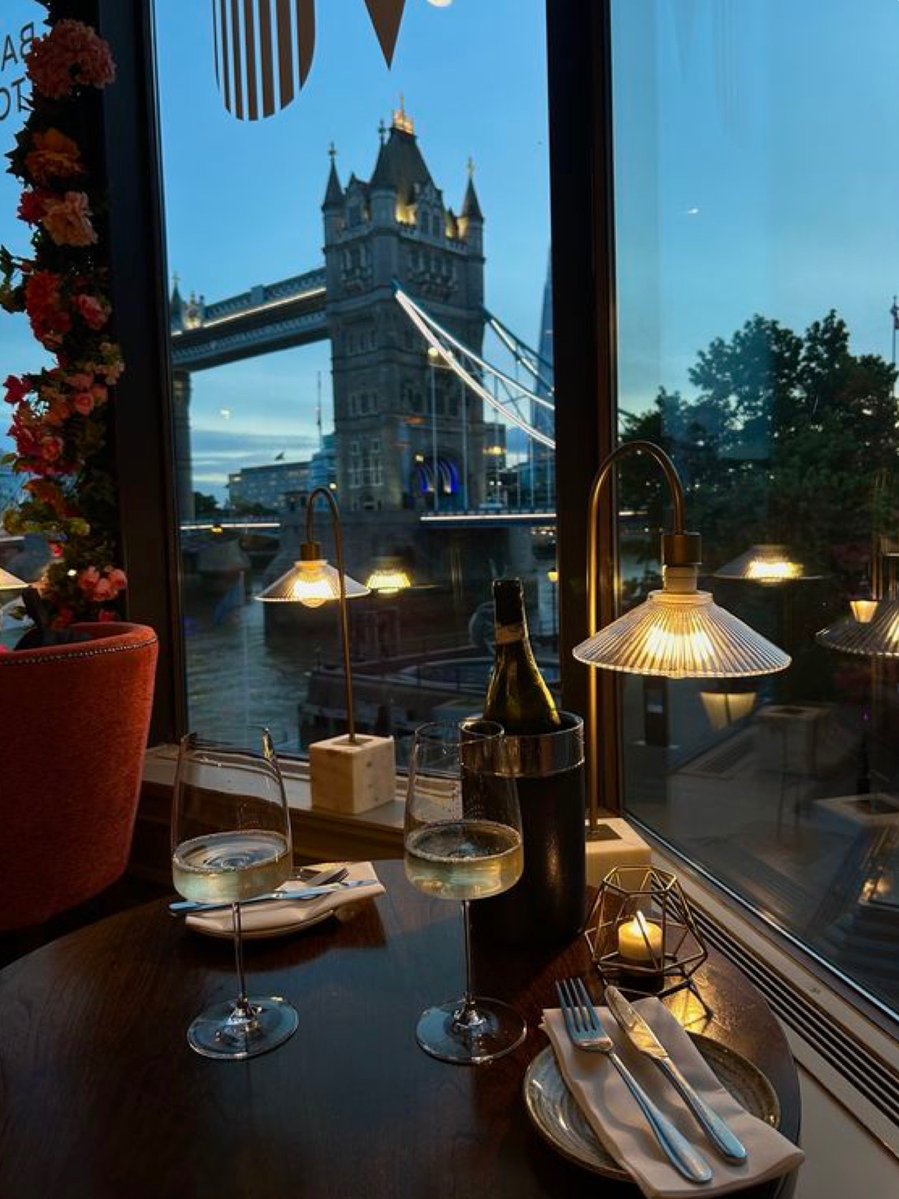 W0rld2026's tweet image. Paris 🇫🇷                            London 🇬🇧