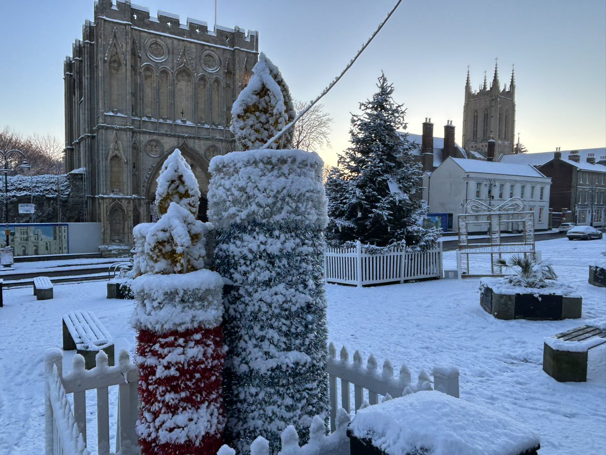 MarkourbseBID's tweet image. The town of @ourburysteds looking fabulous this morning