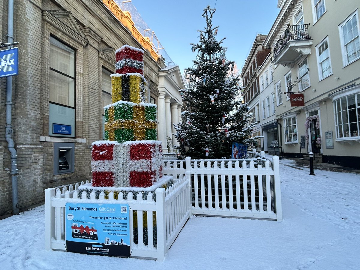 MarkourbseBID's tweet image. The town of @ourburysteds looking fabulous this morning