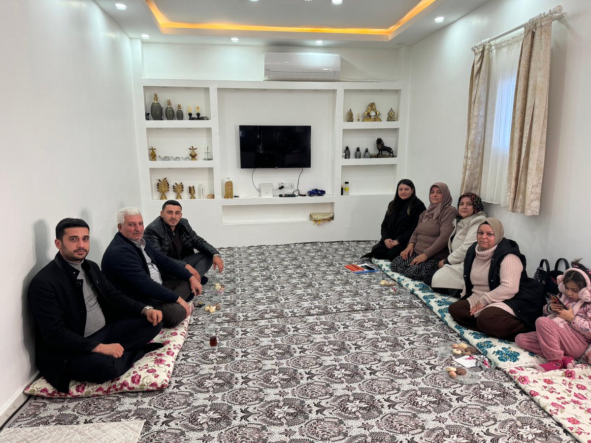 📍Yavuzeli Ak Parti Gençlik Kolları           

  Kadın Kolları Başkanımız Tuğba Azar ve 
beraberimizdeki yönetimimizle Akbayır Mahalle Muhtarımız Mustafa Dal ve Keşrobası Mahalle Temsilcimiz Ali Yılmaz'ı ziyaret ederek mahallelerde başlattıgımız çalışmalar ile ilgili