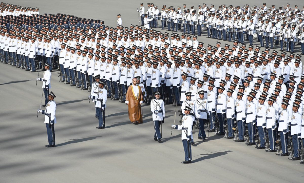 تحية فخر وإجلال إليكم  
بيوم الشرطة بعمان الوفية 
حماة العرين والسلطان هيثم
رجال للوغى والشرطة الوفية 
سلام الله من بسياء إليكم 
 ومن قلوبنا نقدملكم أغلى هدية 
رجال للأمن والكل بهم يفخر 
وشرطة للمرور ولكم منا ألف تحية 
ونبارك يومكم بمليون ألف تحية  .