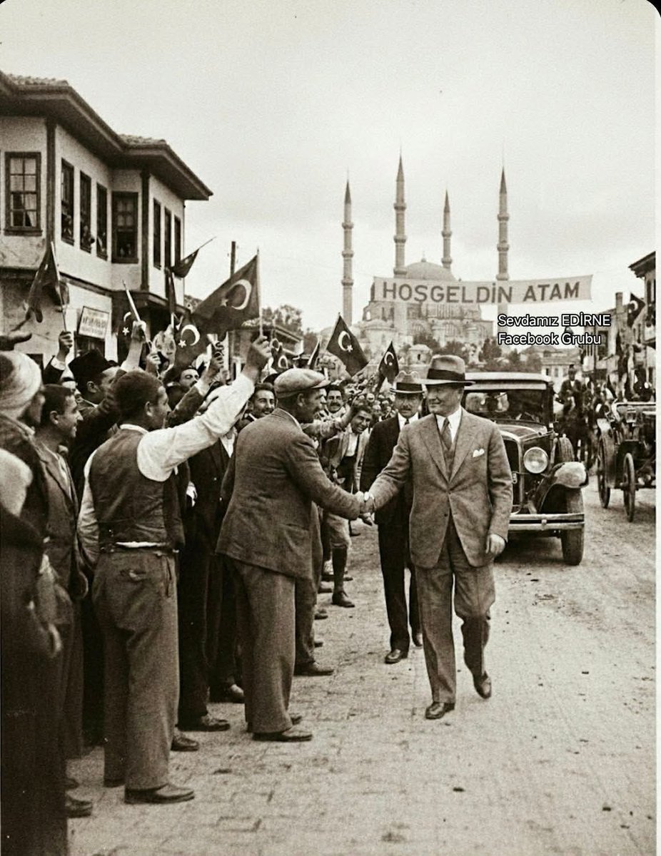 İnsan insana
Çözüm olmaLı.
Düğüm değiL.
İnsan insana iLaç 
OLmaLı..Dert değiL.
İnsan insana yoLdaş
OLmaLı.. Yük değiL.
İnsan insana Lazımdır.
Ama insan insana..💛
       CAN...YÜCEL..⭐
