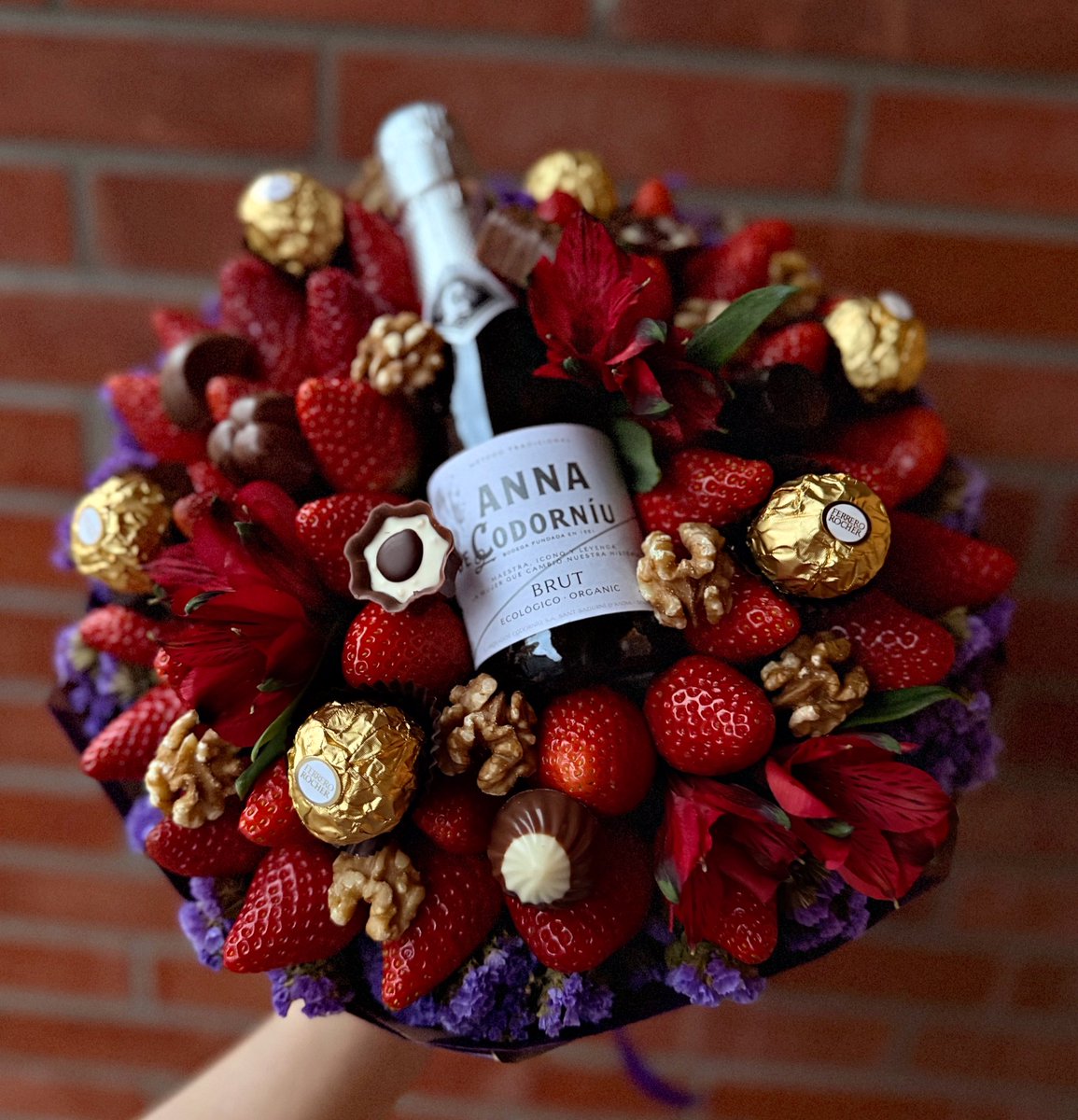 ♥️ No esperes un Día Especial, CRÉALO ♥️

Ramo de fresas, chocolates y mucho cariño 🥂

#ramoscomestibles #ramodechocolates #regalosoriginales