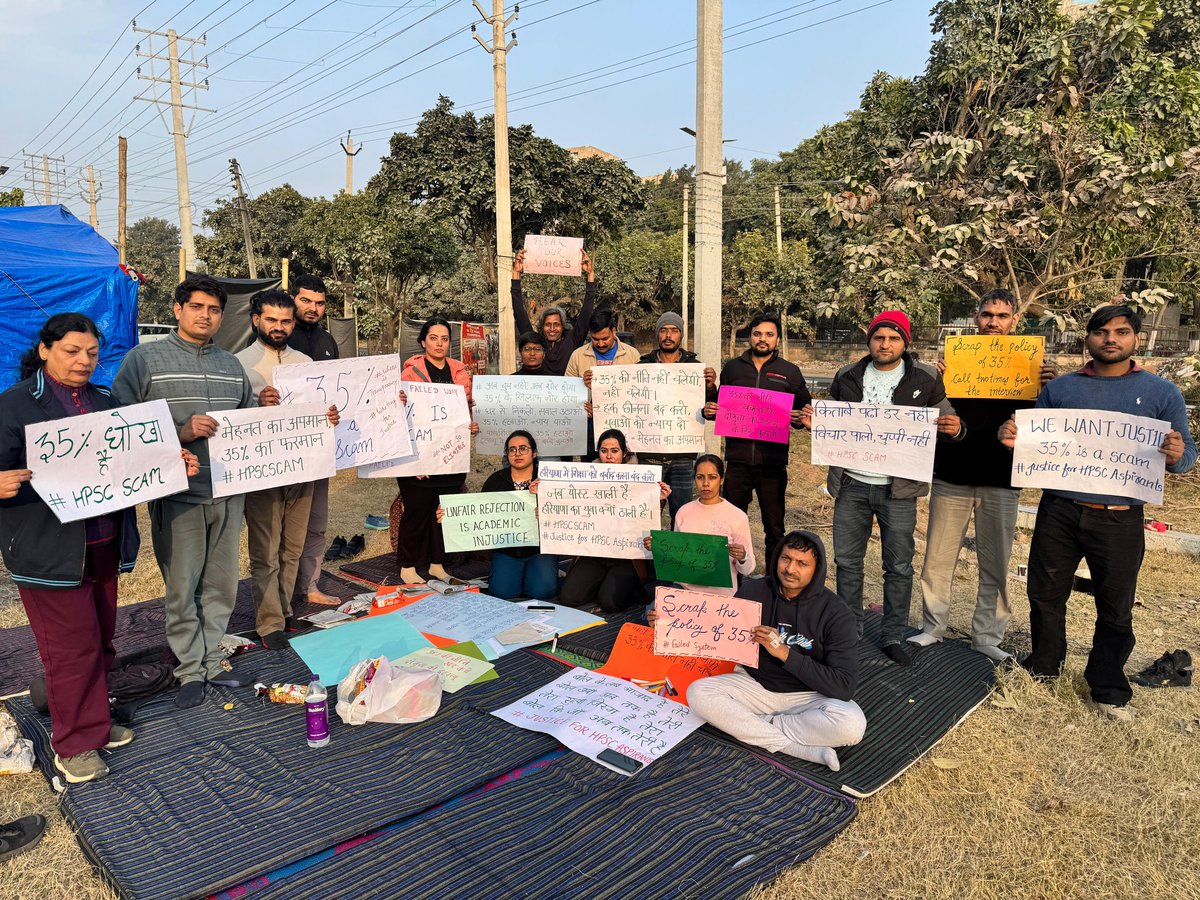 TellingRavindra's tweet photo. हरियाणा के छात्र HPSC के खिलाफ प्रदर्शन कर रहे हैं।
@NayabSainiBJP https://t.co/WLksoOPU47