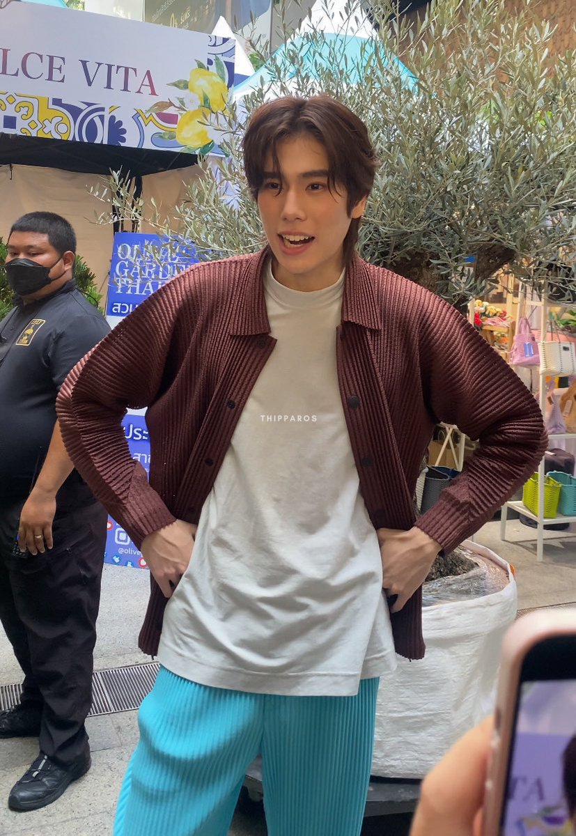 twixtpp's tweet image. เพิ่มพูนลืมทำการบ้าน

ภูวิน :