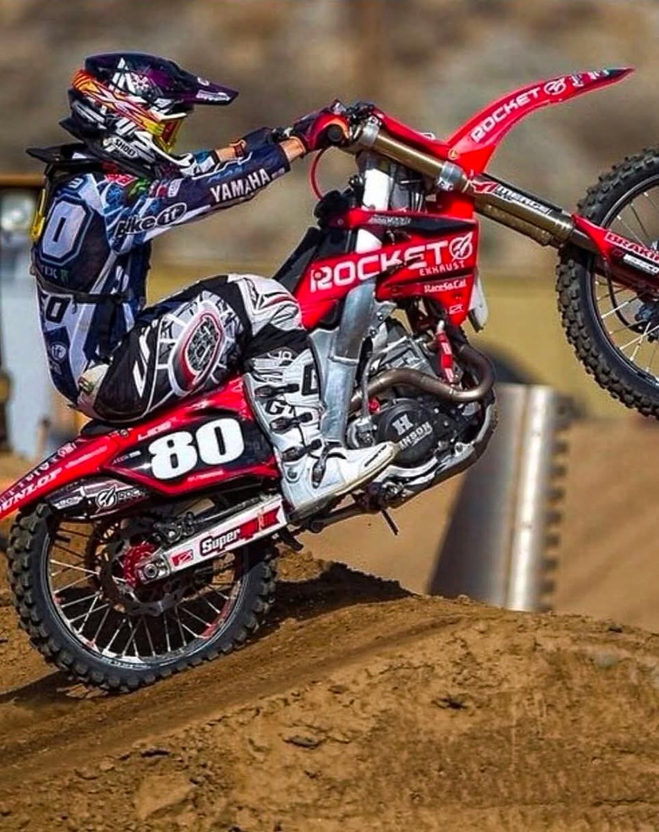 ishige450enduro's tweet photo. シートバウンス、450MXerだと果てしなく飛べるんだよね(゜∇^d)!!
450でしか飛べないジャンプのあるコースとかって、今はあまりないのかな！？
まぁ今となっては、450MXerないし、飛べないんだけどね⁂ヽ●┻┓〃ｽﾞｺｯ https://t.co/uG2YKYqVbv