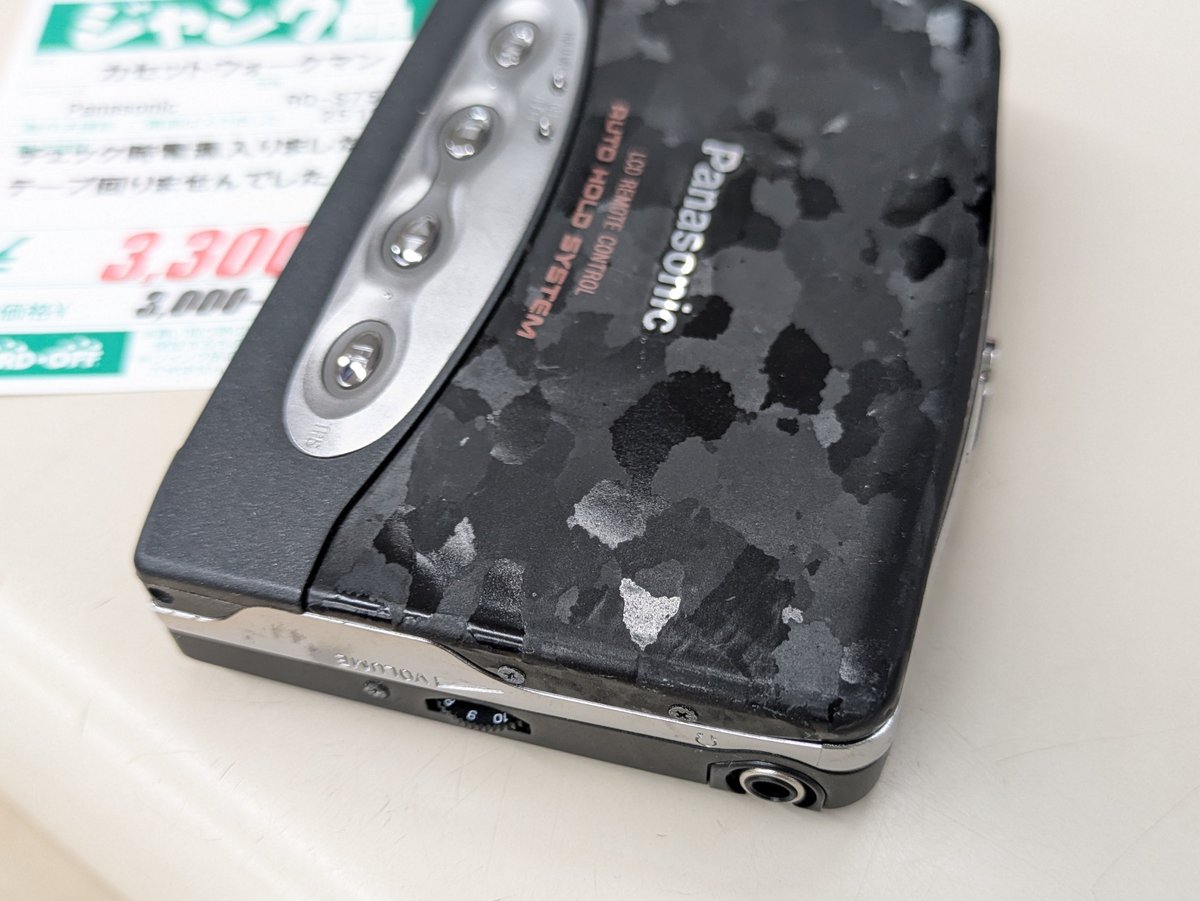 Panasonic RQ-S75H、最初見た時塗装が斑状に剥げているのかと思った