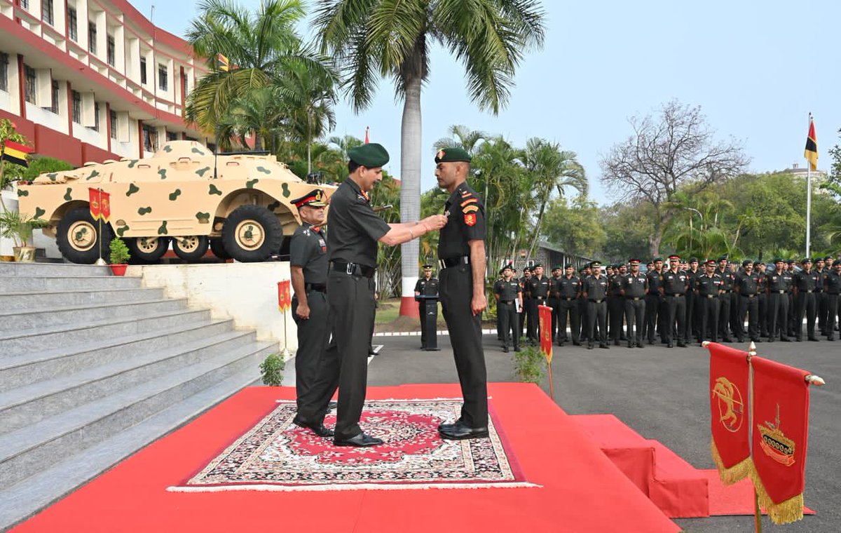 "𝐆𝐎𝐂-𝐢𝐧-𝐂 𝐀𝐑𝐓𝐑𝐀𝐂 𝐯𝐢𝐬𝐢𝐭𝐬 𝐌𝐈𝐂&amp;𝐒"

Lt Gen Devendra Sharma, PVSM, AVSM, SM, General Officer Commanding-in-Chief, #ARTRAC, visited  #MechanisedInfantryCentreAndSchool #Ahilyanagar on 05 Jan 2026. 

He reviewed the ongoing training, the state-of-the-art training