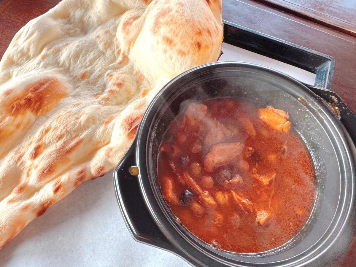 ダンジョン飯×リトルワールドのコラボ飯、終了間際で食べてきました〜!冬コミ原稿中は行けなかったので、何とか間に合って良かった🥰 どれも予想以上に美味しかった!優勝はスカイフィッシュアンドチップスかな〜ふわっふわのザクザクで絶品でした 