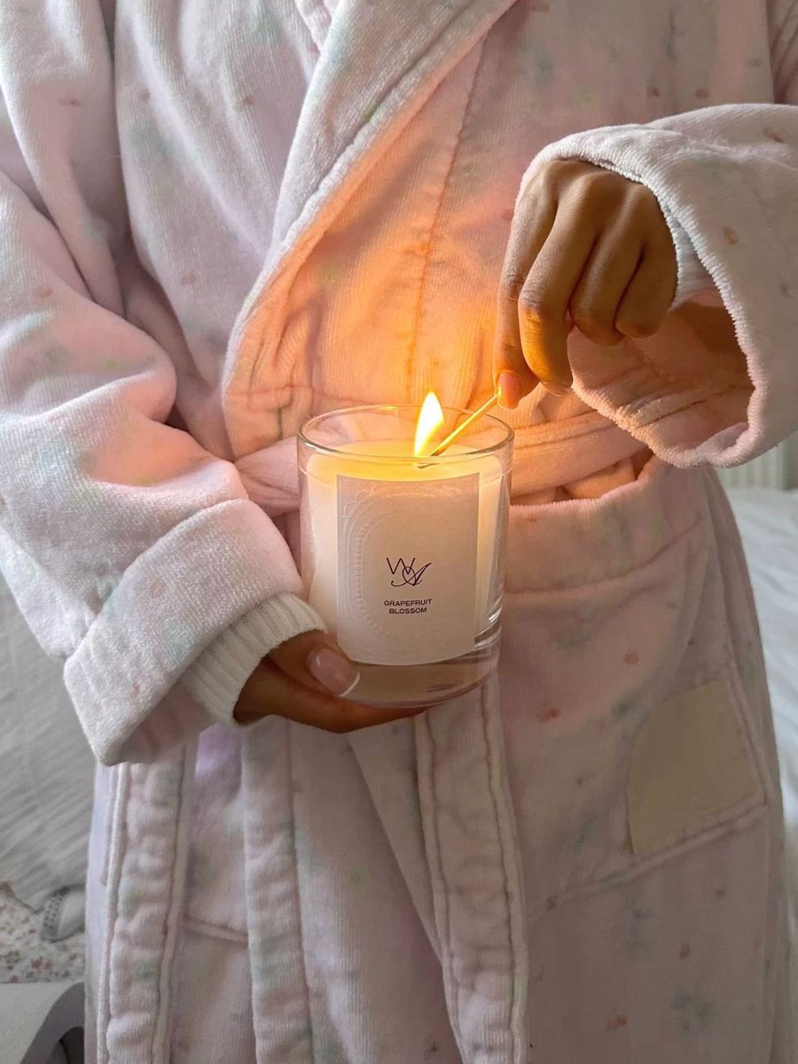 Diorgirlx's tweet photo. prioritizing self care 🧖‍♀️🤍🕯️ https://t.co/FgQw1Kus5I
