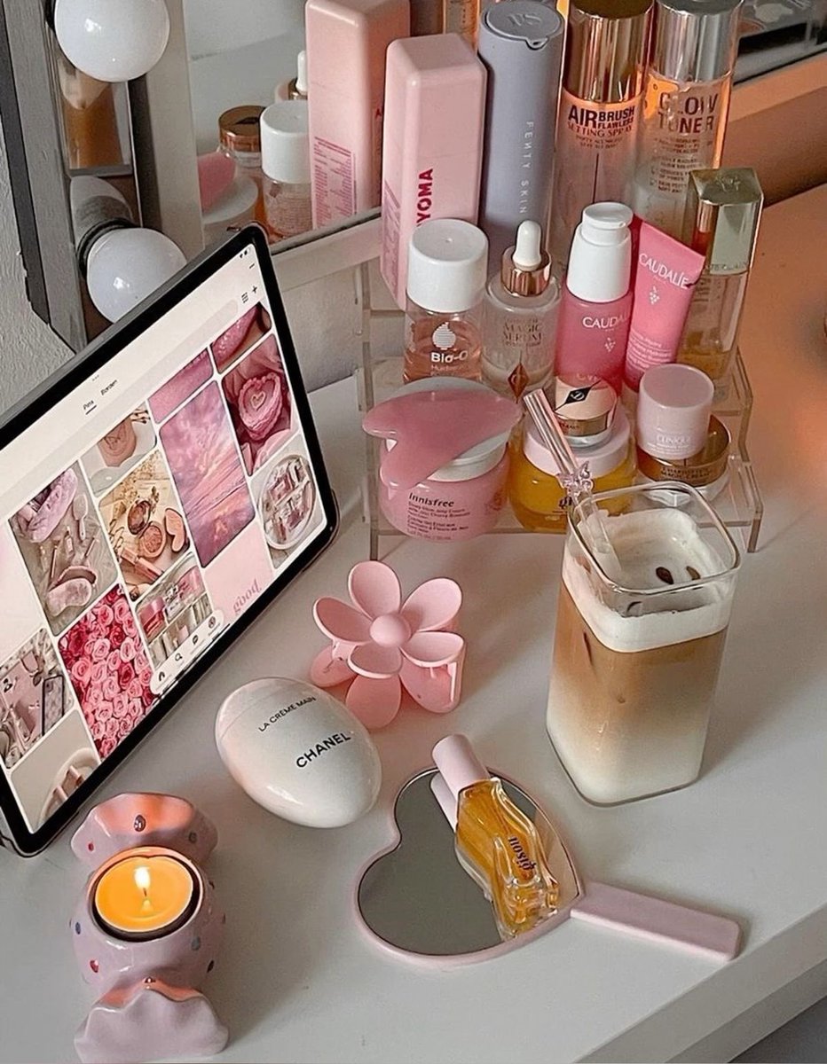 Diorgirlx's tweet photo. prioritizing self care 🧖‍♀️🤍🕯️ https://t.co/FgQw1Kus5I