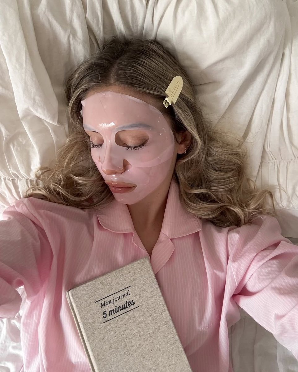 Diorgirlx's tweet photo. prioritizing self care 🧖‍♀️🤍🕯️ https://t.co/FgQw1Kus5I